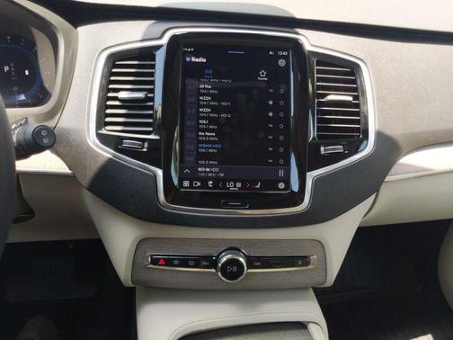 2024 Volvo XC90 B6 Plus Bright Theme 6-Seater