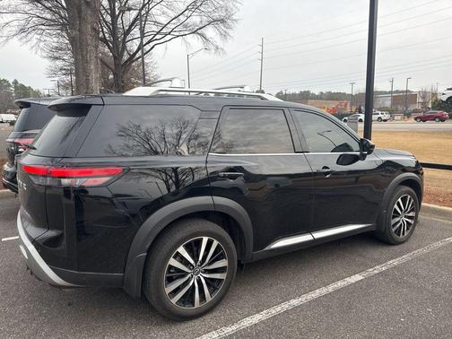 2024 Nissan Pathfinder Platinum FWD