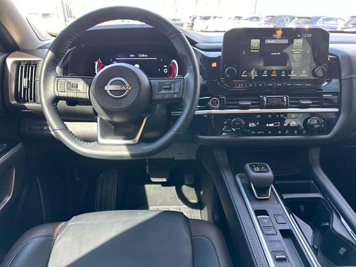 2024 Nissan Pathfinder Platinum FWD