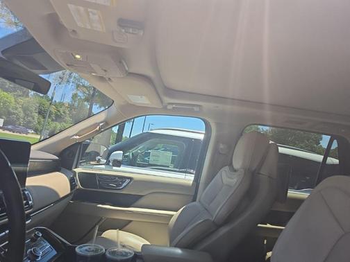 White Platinum Metallic Tri-Coat 2019 Lincoln Navigator L Reserve