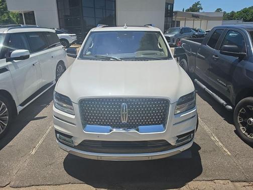 White Platinum Metallic Tri-Coat 2019 Lincoln Navigator L Reserve