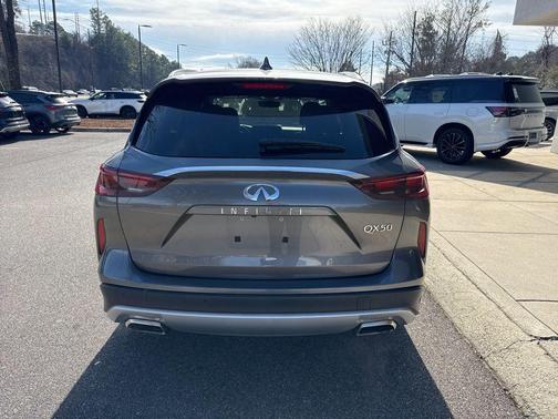 2023 INFINITI QX50 LUXE