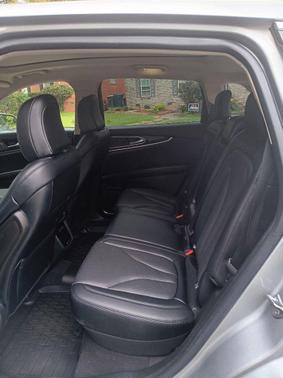 Silver Radiance Metallic Clearcoat 2023 Lincoln Nautilus Reserve