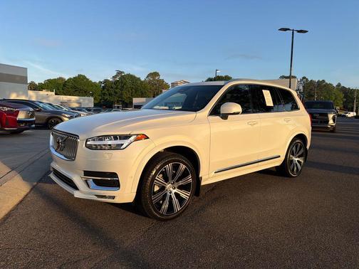 Crystal White Metallic 2023 Volvo XC90 B6 Ultimate 7-Seater