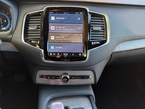 Crystal White Metallic 2023 Volvo XC90 B6 Ultimate 7-Seater