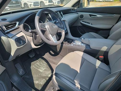 2024 INFINITI QX50 LUXE