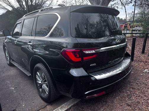 2022 INFINITI QX80 Luxe