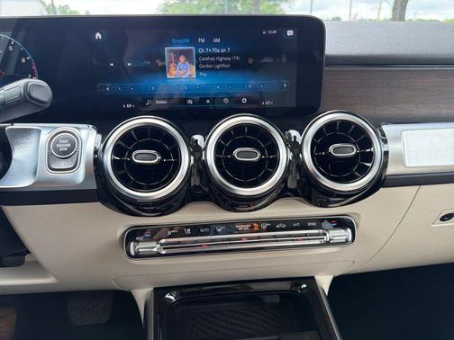 White 2022 Mercedes-Benz GLB 250 Base