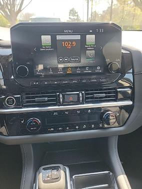 2024 Nissan Pathfinder SL FWD