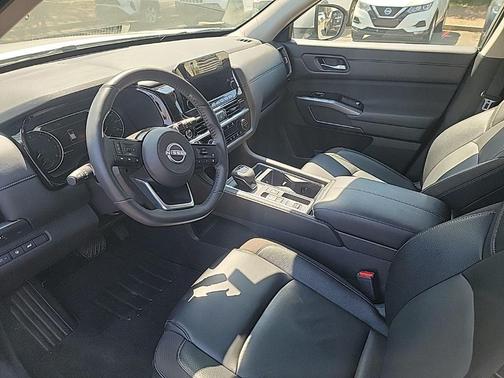 2024 Nissan Pathfinder SL FWD