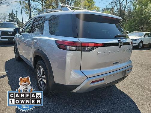 2024 Nissan Pathfinder SL FWD