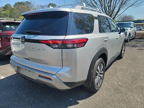 2024 Nissan Pathfinder SL FWD