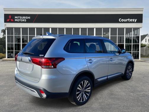 Alloy Silver Metallic 2020 Mitsubishi Outlander ES