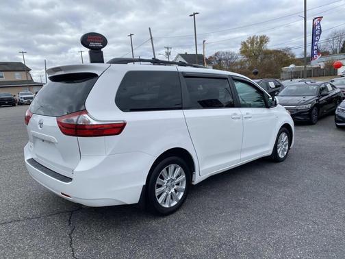 2017 Toyota Sienna LE