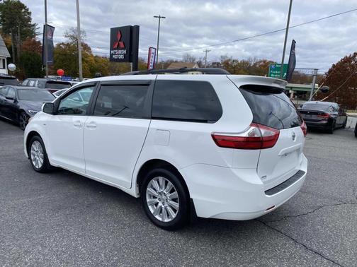 2017 Toyota Sienna LE