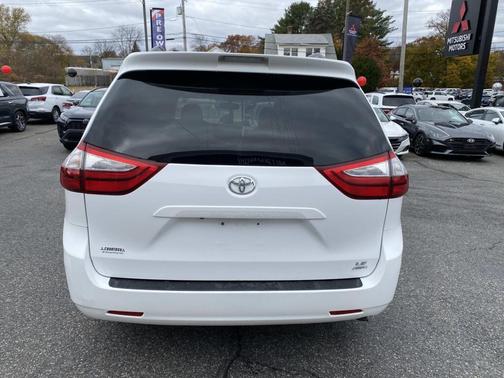 2017 Toyota Sienna LE