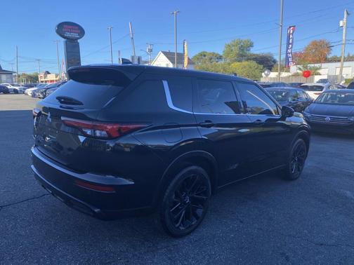2022 Mitsubishi Outlander SE