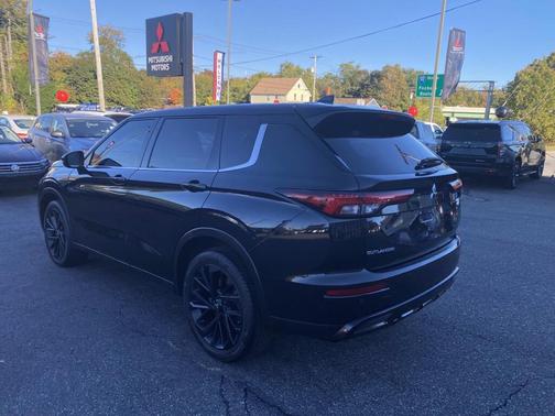 2022 Mitsubishi Outlander SE