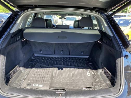 Mythos Black Metallic 2021 Audi Q5 45 Premium Plus