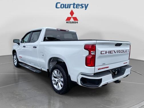 Summit White 2019 Chevrolet Silverado 1500 Custom