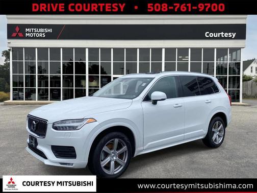 Crystal White Metallic 2022 Volvo XC90 T5 Momentum