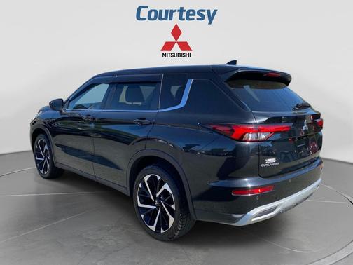 Labrador Black Pearl 2022 Mitsubishi Outlander SE S-AWC