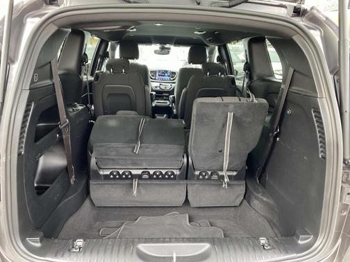 2022 Chrysler Pacifica Touring