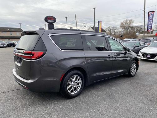 2022 Chrysler Pacifica Touring