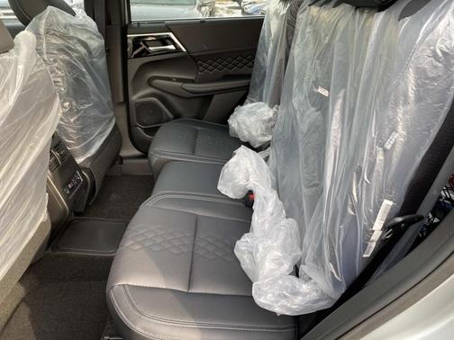 2025 Mitsubishi Outlander PHEV SEL