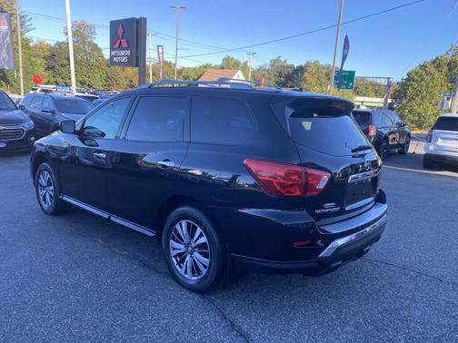 2018 Nissan Pathfinder SV
