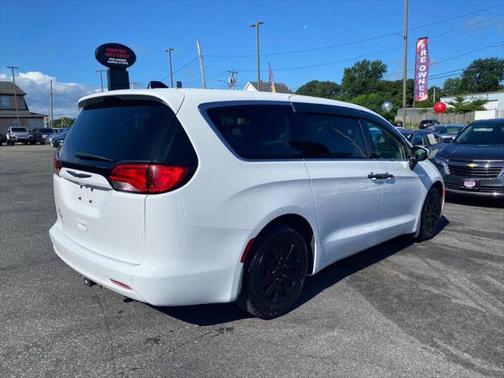 2021 Chrysler Voyager L