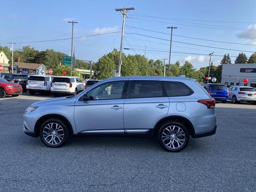 2017 Mitsubishi Outlander ES