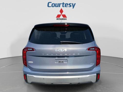 Everlasting Silver 2024 Kia Telluride LX