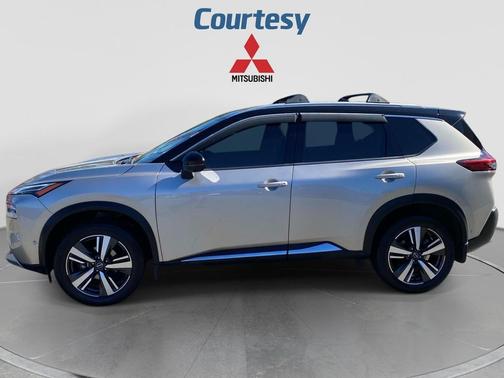 Gold 2022 Nissan Rogue Platinum