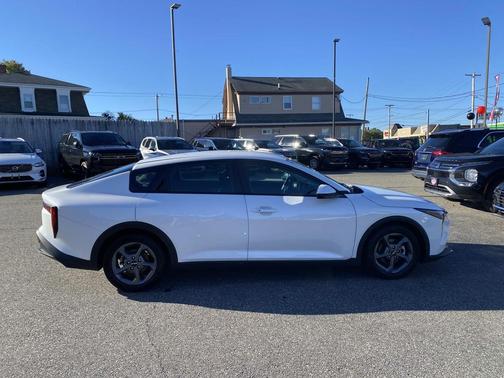 Snow White Pearl 2025 Kia K4 LXS