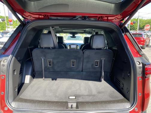 Radiant Red Tintcoat 2023 Chevrolet Traverse RS