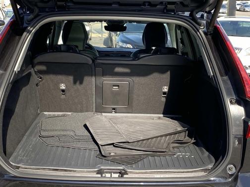 Onyx Black Metallic 2023 Volvo XC60 B5 Core