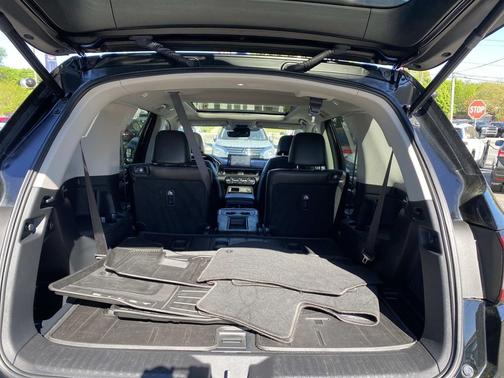 Crystal Black Pearl 2023 Honda Pilot Touring 8-Passenger