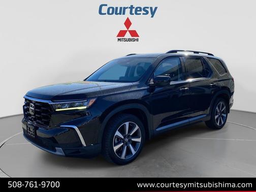 Crystal Black Pearl 2023 Honda Pilot Touring 8-Passenger
