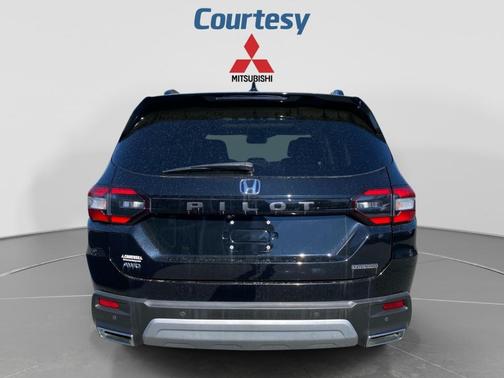 Gray 2023 Honda Pilot Touring 8-Passenger