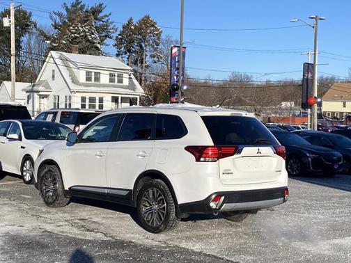 2016 Mitsubishi Outlander SE