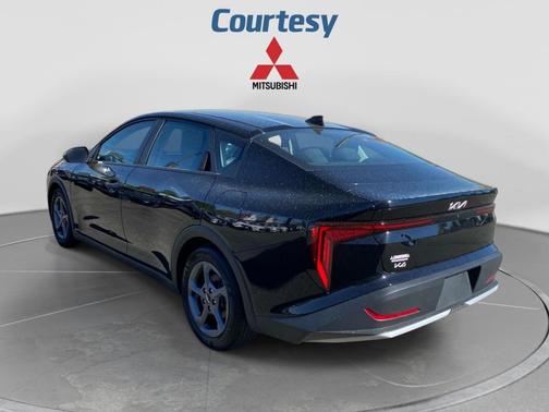 Aurora Black Pearl 2025 Kia K4 LXS