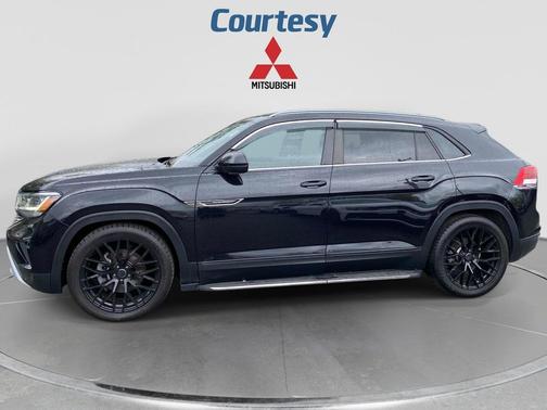 Deep Black Pearl 2020 Volkswagen Atlas Cross Sport 3.6L V6 SE w/Technology