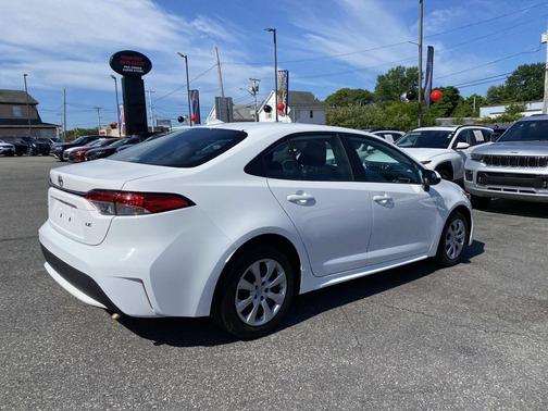 Super White 2021 Toyota Corolla LE