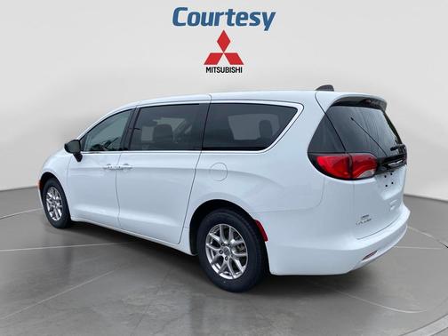 Bright White Clearcoat 2024 Chrysler Voyager LX