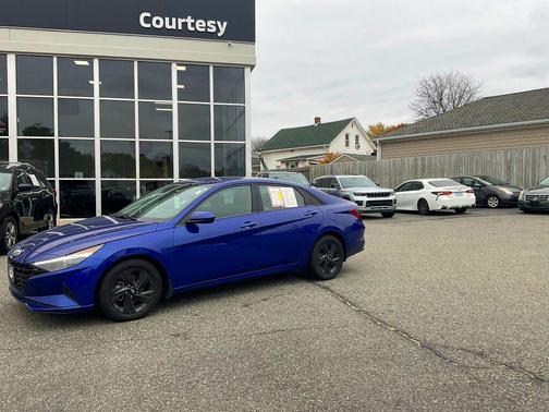 2022 Hyundai ELANTRA SEL