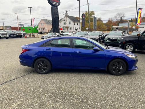 2022 Hyundai ELANTRA SEL