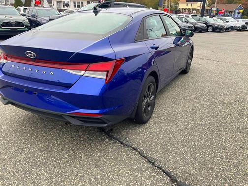 2022 Hyundai ELANTRA SEL