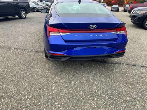 2022 Hyundai ELANTRA SEL