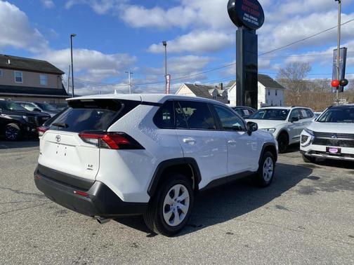 Ice Cap 2024 Toyota RAV4 LE